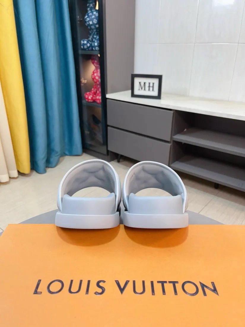 Men's shoes 💰360🌹🌹 (lv-Louis Vuitton) new men's sandals, high-end boutique, exquisite embossed logo decoration on the upper, fine workmanship, super soft soles, casual, loose and comfortable, a must-have in summer! \nsize：38-44